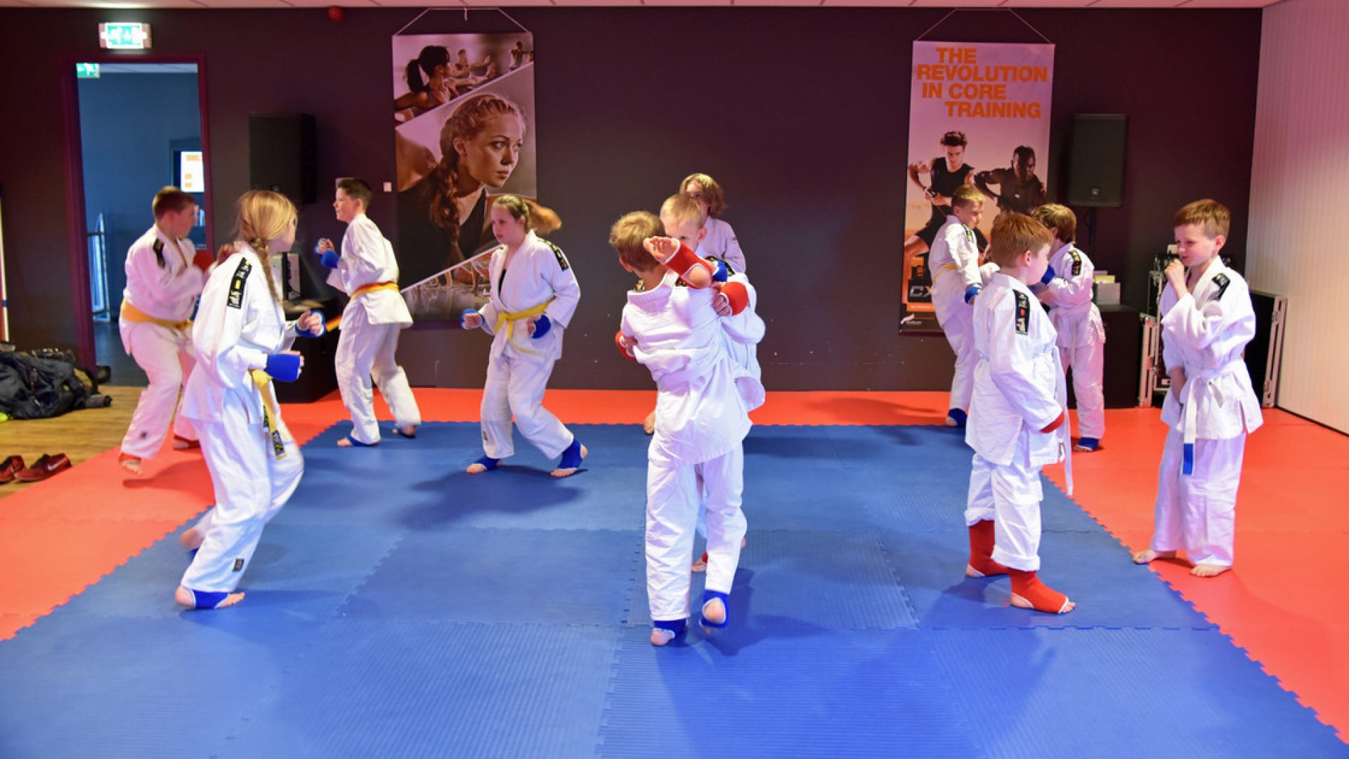 Icho pakt zijn pestkoppen aan, maar wel geschorst door school. Applaus van ons!